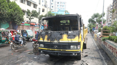মিরপুরে গাড়িতে আগুন