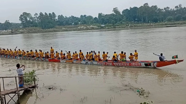 কালীগঙ্গায় নৌকাবাইচে অংশ নিচ্ছে কুড়িগ্রামের খেল্লা নৌকা ‘মায়ের দোয়া’। ছবি: সংগৃহীত
