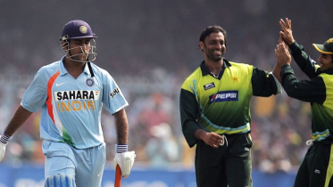 dhoni and akhtar