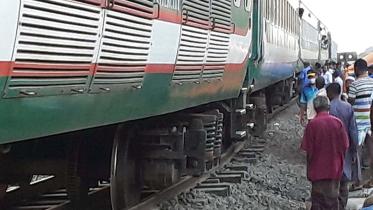 Dinajpur rail derailment (1).jpg