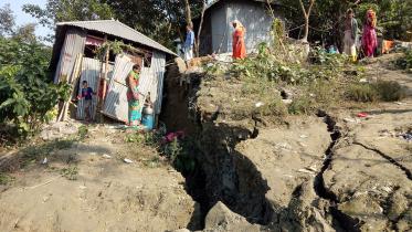 Faridpur 13 houses collesped into river.jpg