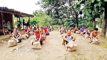 indigenous-volunteers-help-communities.jpg