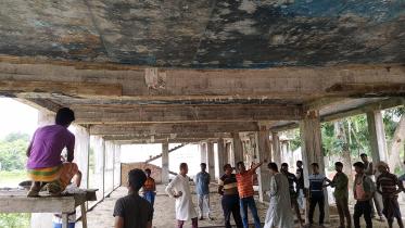 Manikganj school building