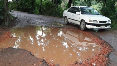 Manikganj's road work (1).jpg