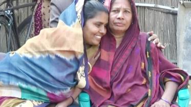 Natore Munni returns to parents after 33 years (2).jpg