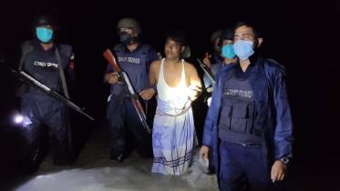 Noakhali Dacoit Detained Pic.jpg