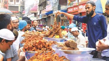 old_dhakas_chawk_bazar.jpg