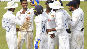 Praveen Jayawickrama (2L) celebrates with his teammates after dismissing Mushfiqur Rahim-.jpg