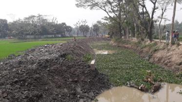 noakhali_canal_digging_indiscipline_pic_5.jpeg