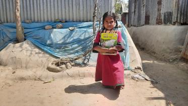 brahmanbaria_farzana_moves_to_school_crippling_pic_01.jpg