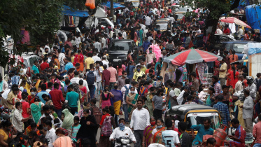 ভারতের মুম্বাইয়ের একটি জনবহুল বাজার। ফাইল ছবি: রয়টার্স