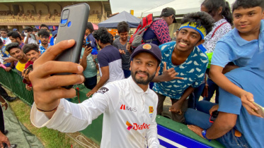 dimuth_karunaratne.jpg