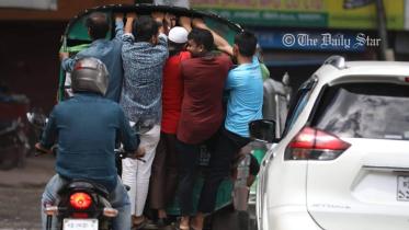 ভাড়া পুননির্ধারণের দাবিতে চট্টগ্রামে গণপরিবহন বন্ধ