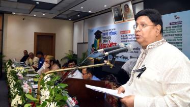 এ কে আব্দুল মোমেন