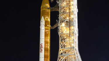 চাঁদে নতুন রকেট পাঠানোর জন্য প্রস্তুতি নিচ্ছে মার্কিন মহাকাশ সংস্থা নাসা। ছবি: এপি