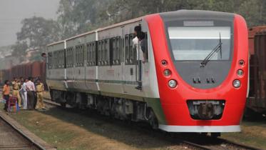 দোহাজারি রুটে ৪ দিন ধরে বন্ধ ডেমু ট্রেন, দুর্ভোগে যাত্রীরা