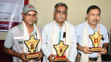 বগুড়ায় সাংবাদিক দীপঙ্কর চক্রবর্তী স্মরণসভা: স্মৃতিপদক পেলেন ৩ সাংবাদিক
