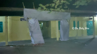 বক্তব্য দিতে না দেওয়ায় কলেজে ভাঙচুর চালাল ছাত্রলীগ-ছাত্রদল