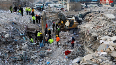 ১২ দিন পর দম্পতি জীবিত উদ্ধার, মৃত্যুর সংখ্যা ৪৬ হাজার ছাড়াল