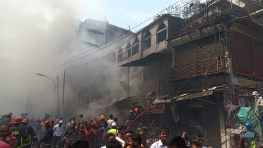 আগুন নেভাতে গিয়ে ফায়ার সার্ভিসের ৮ কর্মী আহত