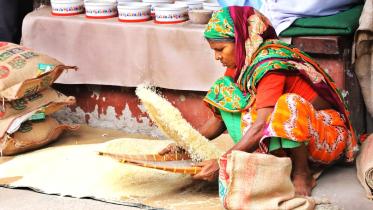 চাল গ্রহণ.jpg