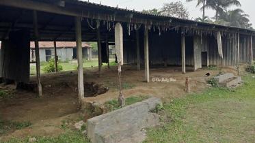 সংস্কার অভাবে অনুপযোগী হয়ে পড়েছে ২ যুগ আগের আশ্রয়ণের ঘরসংস্কার অভাবে অনুপযোগী হয়ে পড়েছে ২ যুগ আগের আশ্রয়ণের ঘর