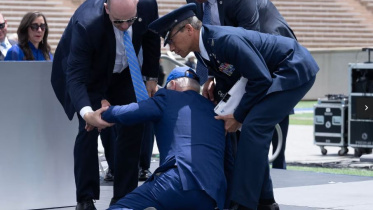 বাইডেনের পড়ে যাওয়া