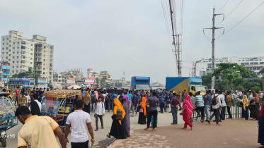 নারায়ণগঞ্জে লরিচাপায় পোশাক শ্রমিকের মৃত্যুতে সড়ক অবরোধ