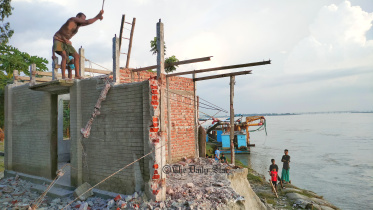 টাঙ্গাইলে আবারও যমুনার ভাঙন, নদীগর্ভে বাড়িঘর-স্থাপনা
