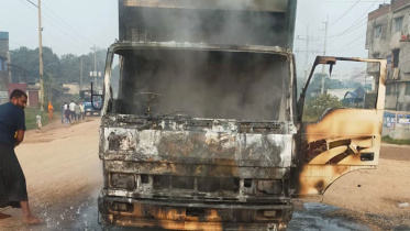 গাজীপুরে কাভার্ডভ্যানে আগুন