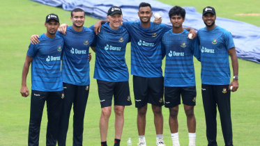 Allan Donald & five pacers 