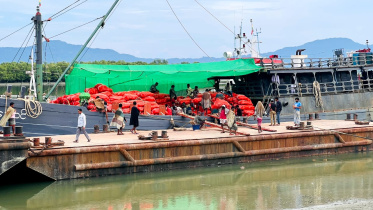 মিয়ানমার থেকে পণ্যবাহী ট্রলার টেকনাফে