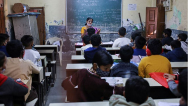 ভারতের গ্রাম অঞ্চলের এক স্কুলে ১২-১৪ বছর বয়সী শিক্ষার্থী। ফাইল ছবি: রয়টার্স