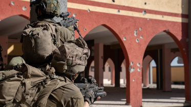 গাজায় অভিযান চালাচ্ছে ইসরায়েলি বাহিনী। ছবি: রয়টার্স