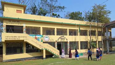 barishal school shaheed minar.jpg