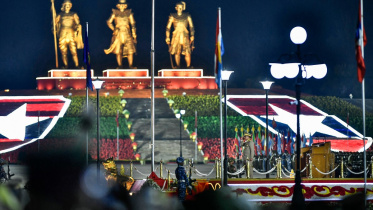 সম্প্রতি মিয়ানমারের রাজধানী নেপিডোতে সশস্ত্র বাহিনীর কুচকাওয়াজ অনুষ্ঠিত হয়। ফাইল ছবি: এএফপি