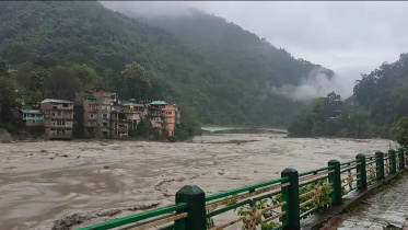 সিকিমে প্রবল বৃষ্টির পর ধস, বন্য়ায় ছয়জন মারা গেছেন। প্রচুর বাড়ি ভেঙেছে। ছবি: ডয়চে ভেলে