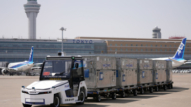 হানেদা বিমানবন্দরে পরীক্ষামূলকভাবে চলছে চালকবিহীন টয়োটা গাড়ি। ছবি: নির্মাতার ওয়েবসাইট থেকে সংগৃহীত