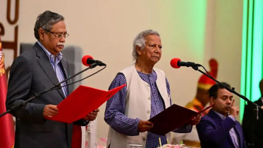 অন্তর্বর্তীকালীন সরকারের প্রধান উপদেষ্টা ড. ইউনূস শপথ নিচ্ছে। ছবি: ডয়চে ভেলে