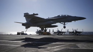 মার্কিন নৌবাহিনীর এফ-এ/১৮ হর্নেট যুদ্ধবিমান। ফাইল ছবি: রয়টার্স