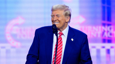 অ্যারিজোনায় অ্যামেরিকাফেস্ট ২০২৪ এ বক্তব্য রাখছেন ট্রাম্প। ছবি: এএফপি