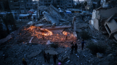 গাজায় যুদ্ধবিরতি শুরুর শেষ মুহূর্ত পর্যন্তও থামেনি ইসরায়েলি হামলা। ছবি: এএফপি 