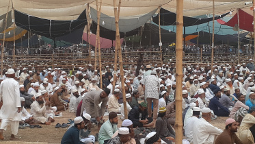 আখেরি মোনাজাতের আগে ইজতেমার মাঠে মানুষের ঢল। ছবি: সংগৃহীত