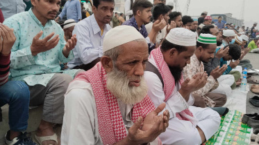 ইজতেমার ময়দানে আখেরি মোনাজাত। ছবি: আমরান হোসেন/স্টার