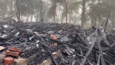 কাফির বাড়িতে আগুন