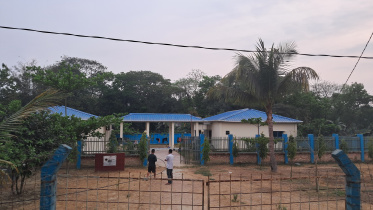 হালদা রিসোর্স সেন্টার বৈজ্ঞানিক গবেষণা ও সম্পদ ব্যবস্থাপনার পরিবর্তে পানি উন্নয়ন বোর্ডের (পাউবো) অস্থায়ী শ্রমিক শেডে পরিণত হয়েছে। ছবি: সংগৃহীত