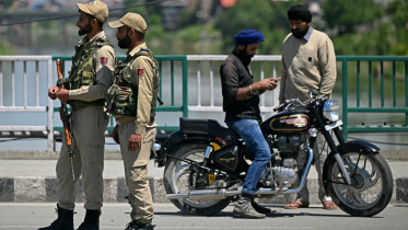 ভারত-পাকিস্তানের যুদ্ধবিরতির মাঝে ভারত নিয়ন্ত্রিত কাশ্মীরে কড়া প্রহরা। ছবি: এএফপি