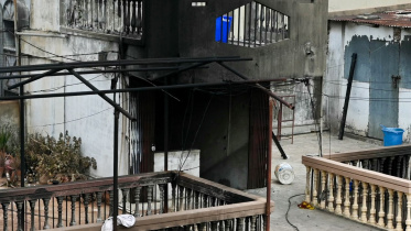 হায়দ্রাবাদের কৃষ্ণ পার্লস ভবনে আগুন লেগে ১৭ জন নিহত হয়েছেন। ছবি: এএফপি