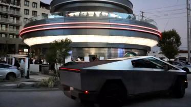 সম্প্রতি লস অ্যাঞ্জেলসে 'টেসলা ডাইনার' নামের অভিনব রেস্তোরাঁর উদ্বোধন হয়েছে। ছবি: সংগৃহীত