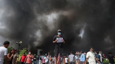 নেপালের পার্লামেন্টে আগুন